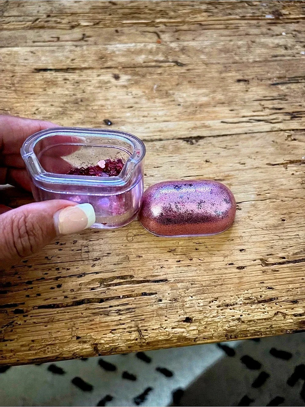 Apple AirPods Charging Case with Kate Spade Glitter Cover